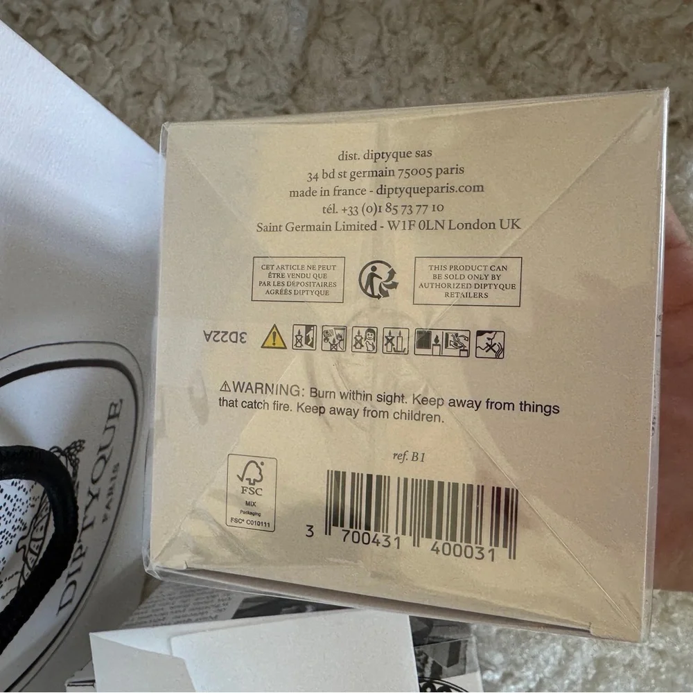 Diptyque Torsade Scented Candle and Gift Bag Set - Picture 7 of 15